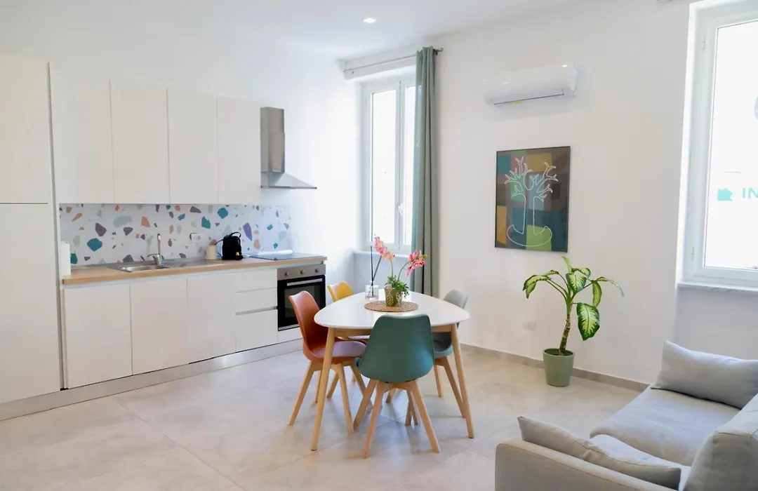 Cosmo 38 Luxury Apartments - Free Parking-1