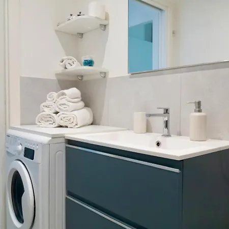 Cosmo 38 Luxury Apartments - Free Parking-2